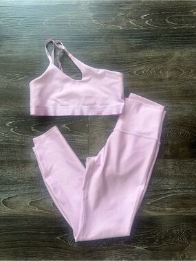 Pink Alo Asymmetrical Airlift Set - XS/S